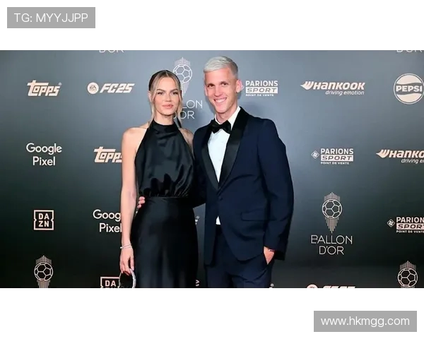 奥尔莫意大利度假晒伤背部，女友劳拉调侃 “生存之战”