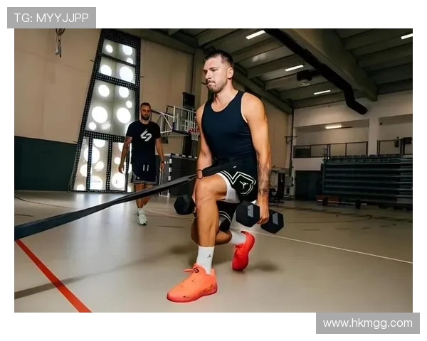 🔥东契奇惊现魔鬼瘦身！球衣号码从 077 缩水成 7，球迷惊呼认不出！🔥